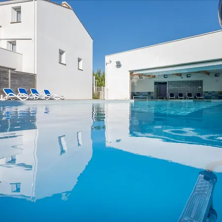 Odalys Domaine Des Pins - Bois De La Chaise Lägenhetshotell 4*