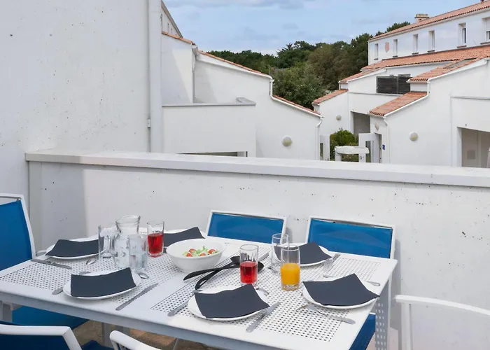 Aparthotel Odalys Domaine Des Pins - Bois De La Chaise 4*