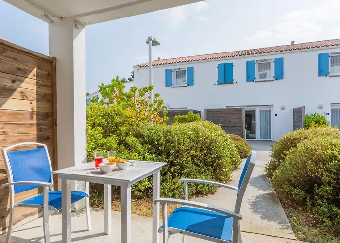 Odalys Domaine Des Pins - Bois De La Chaise Aparthotel